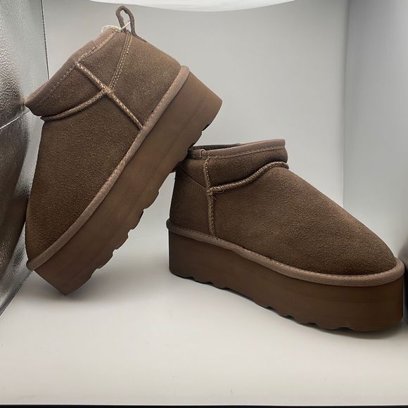 CUSHIONAIRE Women's COZY Genuine Suede pull on platform boot +Memory Foam SIZE 7 - Picture 7 of 7